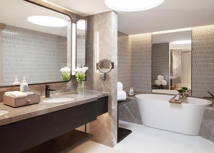 Anantara Siam Hotel